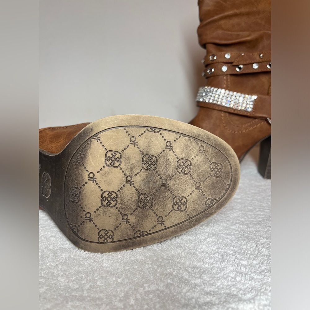 Daisy Fuentes, Sz 5.5 Brown Boots, Booties Western style Rhinestone accents. - Picture 7 of 9